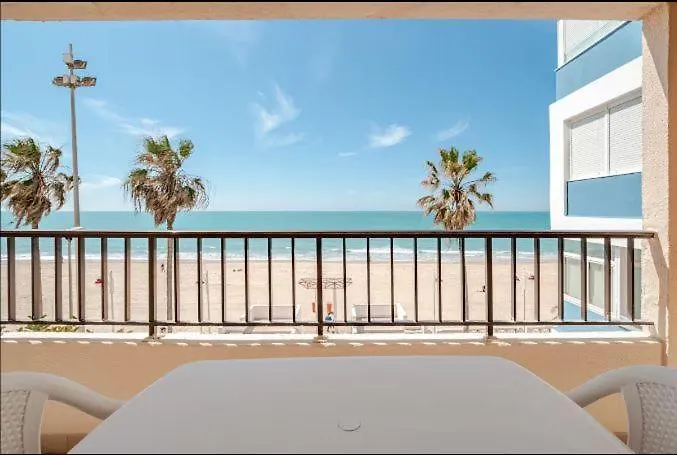 Piso Playa Victoria * カディス